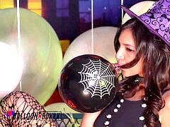 uber-sexy Witch kitty Carrera Halloween Balloon B2P - AmateurBoxxx