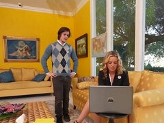 도기스타일, 여자, 나이든, 밀프, 여배우, 보지, 스타킹, 수영복