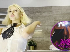 18, Veľký zadok, Blondína, Vysokoškoláčka, Žena, Nohavičky, Drobunké, Upskirt