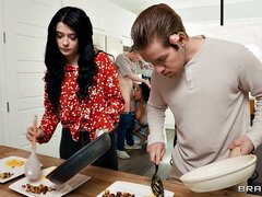 Soveværelse, Stor røv, Store bryster, Pik sutte, Brunette, Hundestilling, Mad, Køkken