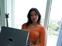 Scarlett Alexis gives a blowjob and gets facialized