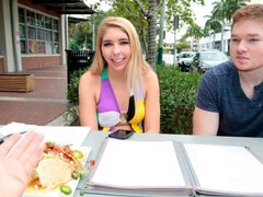 Μεγάλος κώλος, Μεγάλος πούτσος, Ξανθιά, Πίπα, Σε στάση σκύλου στα τέσσερα, Φυσικά βυζιά, Έφηβος, Βυζιά