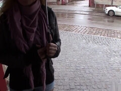 Teeny Auf Der Strasse Angesprochen Und Fuer Geld Gefickt