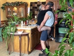 Amatéři, Brýle, Homemade, Líbání, Milf žcbp, Punčocháče, Svedená, Upskirt