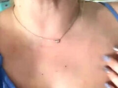 Blondine, Mor jeg gerne vil kneppe, Naturlige bryster