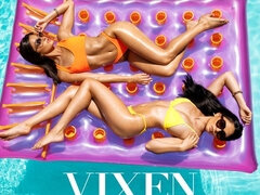 엉덩이, 오랄섹스, 두여자와 한남자, 수음, 풀, 청소년, 쓰리섬, 관음증이 있는 사람