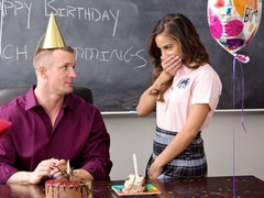 18, Velika rit, Velik kurac, Fafanje, Rjavolaska, Doggystyle, Šolarka, Najstnice