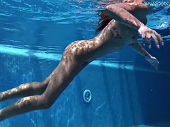 Amateur, Nana, Blonde, Poilue, Hongroise, Piscine, Nénés, Sous marin