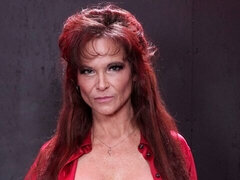 Stora tuttar, Avsugning, Påklädda, Doggystyle, Klackar, Kjol, Tatuering, Tuttar