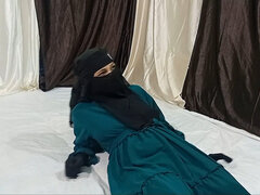 Burkha Girl's Oily Pussy Fucked When She Wasn't Ready to Fuck