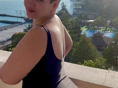 Testes gyönyörű hölgy, Filigrán alkatú