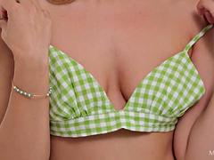 Veľké kozy, Blondína, Prstovanie, Hd, Spodná bielizeň, Masturbácia, Sólo, Teenka