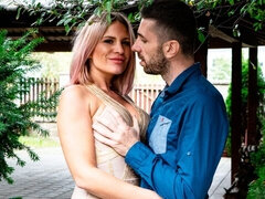 Μεγάλος πούτσος, Μεγάλα βυζιά, Ξανθιά, Πίπα, Σε στάση σκύλου στα τέσσερα, Γλείψιμο, Ώριμη γυναίκα, Μουνί