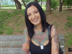 Store bryster, Pik sutte, Brunette, Langt ned i halsen, Penge, Fisse, Barberet, Bryster