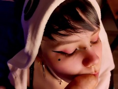 큰 음경, 사정 샷, 음경, 핸드잡, 자연의 가슴, 피어싱, 짧은 머리, 청소년