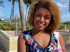 Verga grande, Mamada, Coche, Estilo perrito, Interracial, Tetas naturales, Flaco, Tetas