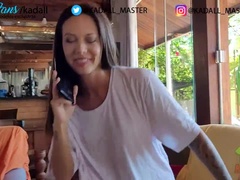 Brunetka, Cuckold, Prirodzené prsia, Drobunké