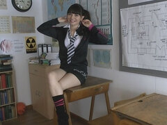 18, Britisk, Brunette, Sød, Lille kvinde, Teenager, Bryster, Uniform