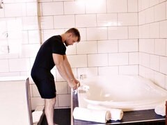 Beefy Stud Shower Solo Jerk - Brad - Maskurbate