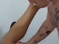 18 ans, Amateur, Grosse bite, Sucer une bite, Fille latino, Tatouage, Adolescente, Plan cul à trois