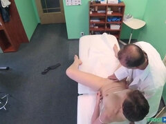 Amatör, Creampie, Doktor, Doggystyle, Fingering, Slick, Sjuksköterska, Uniform