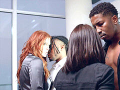 Grote lul, Zwart, Pijpbeurt, Bruinharig, Sperma in gezicht, Kwartet, Ondergoed, Roodharige vrouw