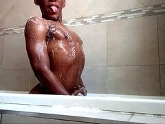 Africain, Cul, Salle de bains, Noire, Noir ébène, Homosexuelle, Nue  à poil, Solo