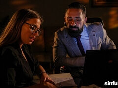 Chambre à dormir, Gros cul, Grosse bite, Sucer une bite, Bondage, Jarretelles, Adolescente, Nénés