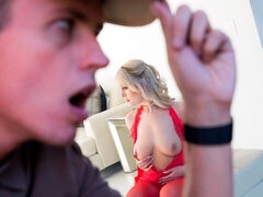 Grote mammen, Blond, Hondjeshouding, Hardcore, Moeder die ik wil neuken, Natuurlijke tieten, Kousen, Tatoeage