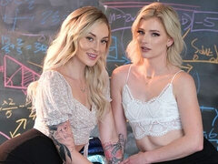 Ξανθιά, Φιλί, Γλείψιμο, Φυσικά βυζιά, Κοκκαλιάρης, Απογύμνωση, Έφηβος, Βυζιά