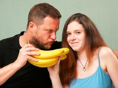 Enthousiasteling, Grote lul, Pijpbeurt, Hondjeshouding, Natuurlijke tieten, Mager, Tiener, Tieten likken