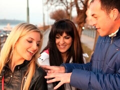 Μεγάλος κώλος, Μεγάλος πούτσος, Μεγάλα βυζιά, Πίπα, Σε στάση σκύλου στα τέσσερα, Κουαρτέτο