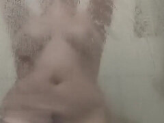 Perse, Ruskeahiuksinen, Äiti jota haluaisin panna, Suihku