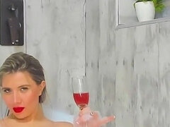 Sexy Blnde Sexy Show in the Batroom