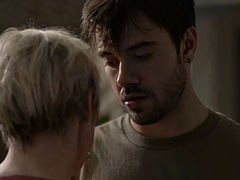 Grote lul, Grote mammen, Blond, Pijpbeurt, Moeder die ik wil neuken, Rijden, Stiefmoeder, Tatoeage