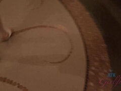 Любители, Пальцем, Подружка, Оргазм, На природе, На публике, Короткая стрижка, Юбки