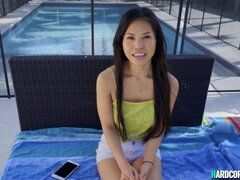 Amatör, Asiatisk, Avsugning, Samkönad, Liten och nätt, Pool, Pov, Verklighet