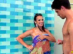 Brunett, Kysser, Lesbisk, Slick, Sockor, Tonåring