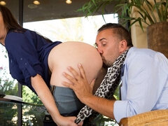 Hatalmas hátsó, Tekintélyes didik, Cumizás, Gesztenyebarna, Ujjazás, Kézimunka, Érett feleség, Mellbe dugás