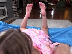 Blonde, Plantureuse, Gorge profonde, Faciale, Fétiche des pieds, Pov, Tatouage, Nénés