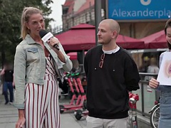 Leie, Tussi, Blondine, Braunhaarige, Deutsch, Lecken, Öffentlich, Realität