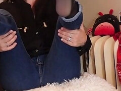 Amatoriale, Brunetta, Europea, Piede fetish, Jeans, Mamma che vorrei scoparmi, Pantaloncini sintetici, Solo