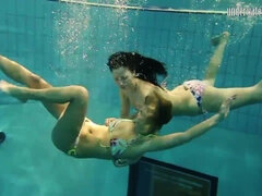 18 éves, Fétis, Hd, Leszbikus, Medence, Zuhanyozó, Tini, Víz alatt