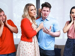 Duży tyłek, Duży kutas, Duże cycki, Obciąganie, Styl na pieska, Sex w czwórkę, Obcasy, Mamuśka