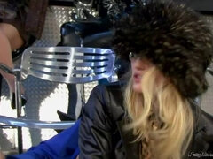 Oblečené, Na pejska, Brýle, Punčocháče, Sprcha, Punčochy, Swingers, Vlhká