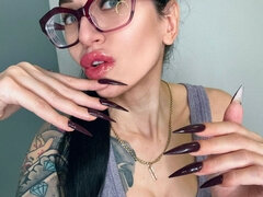 Brunett, Dildo, Fetisch, Glasögon, Milf, Tatuering