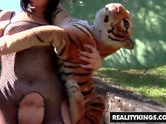 Britney's wild bikini blowjob in HD realitykings video