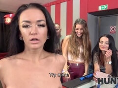 Sucer une bite, Brunette brune, Cocu, Européenne, Mère que j'aimerais baiser, Nénés