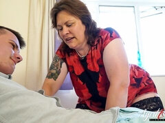 Hatalmas hátsó, Monumentális dákó, Tekintélyes didik, Cumizás, Kutya póz, Érett koros