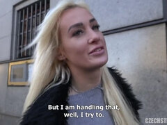 Blondýna, České, Dávení penisem, Hardcore, Peníze, Na veřejnosti